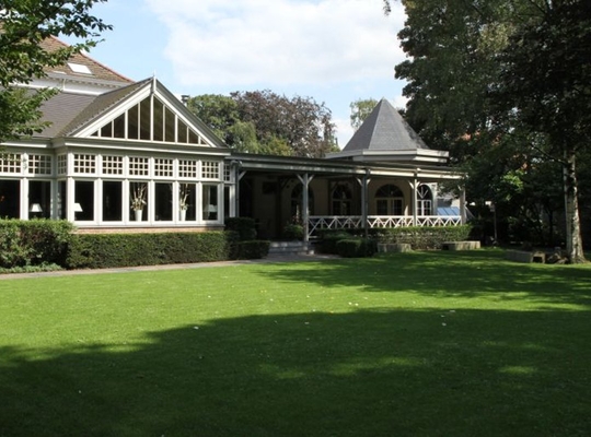 Na de infrastructuurwerken wordt Den Hof toegankelijker voor mensen met een handicap Na de infrastructuurwerken wordt Den Hof toegankelijker voor mensen met een handicap